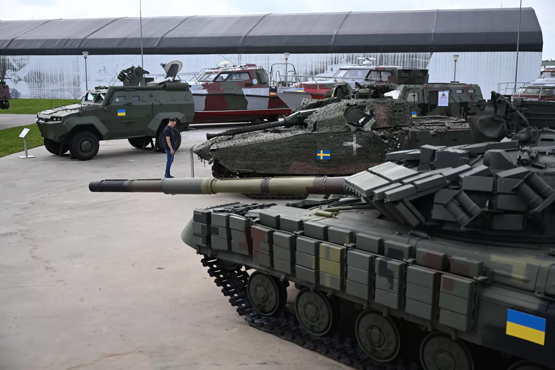 Танки и бронетехника, представленные на выставке трофейной техники и вооружения в рамках Международного военно-технического форума Армия-2023 в Конгрессно-выставочном центре Патриот Танки и бронетехника, представленные на выставке трофейной техники и вооружения в рамках Международного военно-технического форума Армия-2023 в Конгрессно-выставочном центре Патриот - РИА Новости, 1920, 16.11.2023