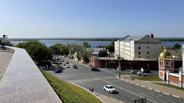 Вид на Волгу со смотровой площадки в сквере имени Александра Пушкина