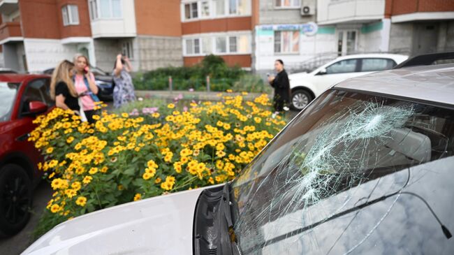 В Москве пьяный мужчина разбил молотком стекла десяти машин