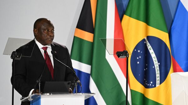 Президент ЮАР Сирил Рамафоза выступает на бизнес-форуме саммита БРИКС в ЮАР