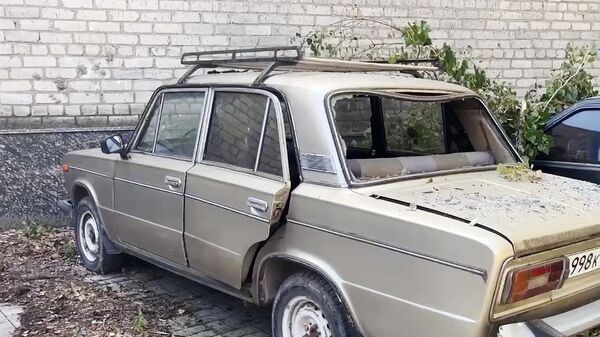 Последствия обстрела центра Донецка. Кадр видео