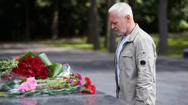 Мэр Харькова Игорь Терехов во время церемонии возложения цветов к Мемориалу Славы