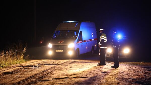 Машина скорой помощи в районе падения самолета Пригожина в Тверской области