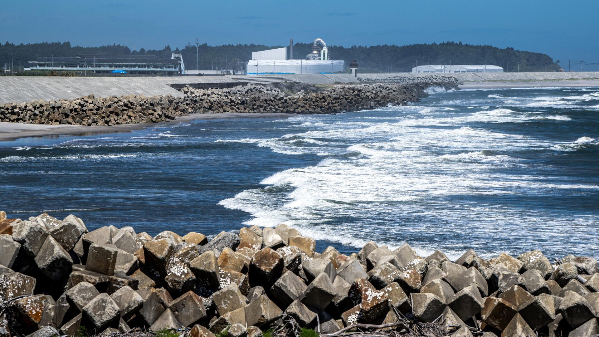 Береговая линия в префектуре Фукусима перед началом сброса воды с атомной электростанции Фукусима-1 в океан. 24 августа 2023 - РИА Новости, 1920, 24.08.2023