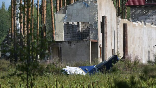 Фрагмент частного самолёта Embraer Legacy, потерпевшего крушение в селе Куженкино Бологовского района Тверской области