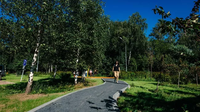 Завершено благоустройство Базовского сквера на севере Москвы
