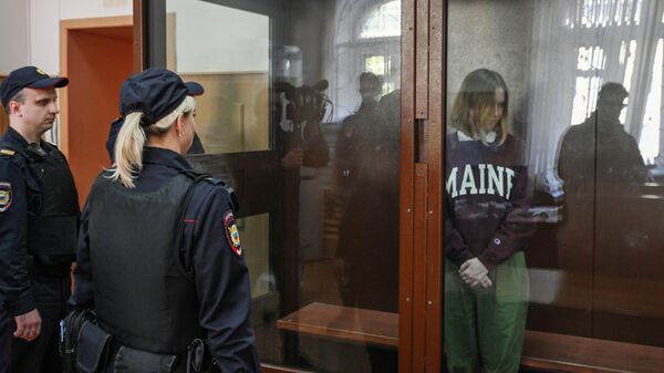 Дарья Трепова, обвиняемая по делу о теракте в кафе в Санкт-Петербурге, в Басманном суде Москвы