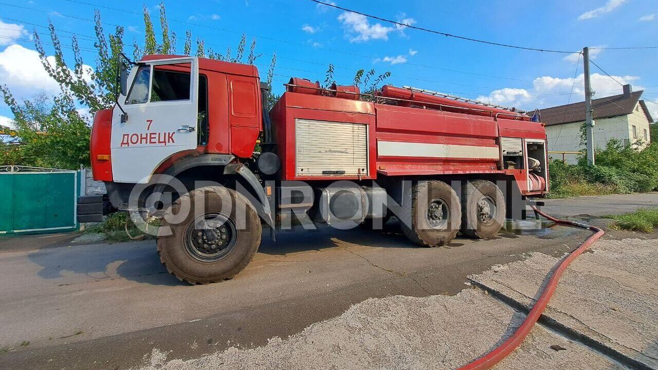 Пожарная машина на месте обстрела в Куйбышевском районе Донецка - РИА Новости, 1920, 26.08.2023