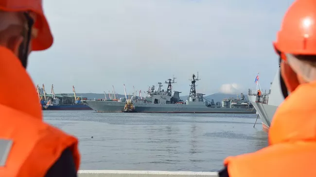 Отряд кораблей Тихоокеанского флота во время возвращения после совместного патрулирования с ВМС КНР