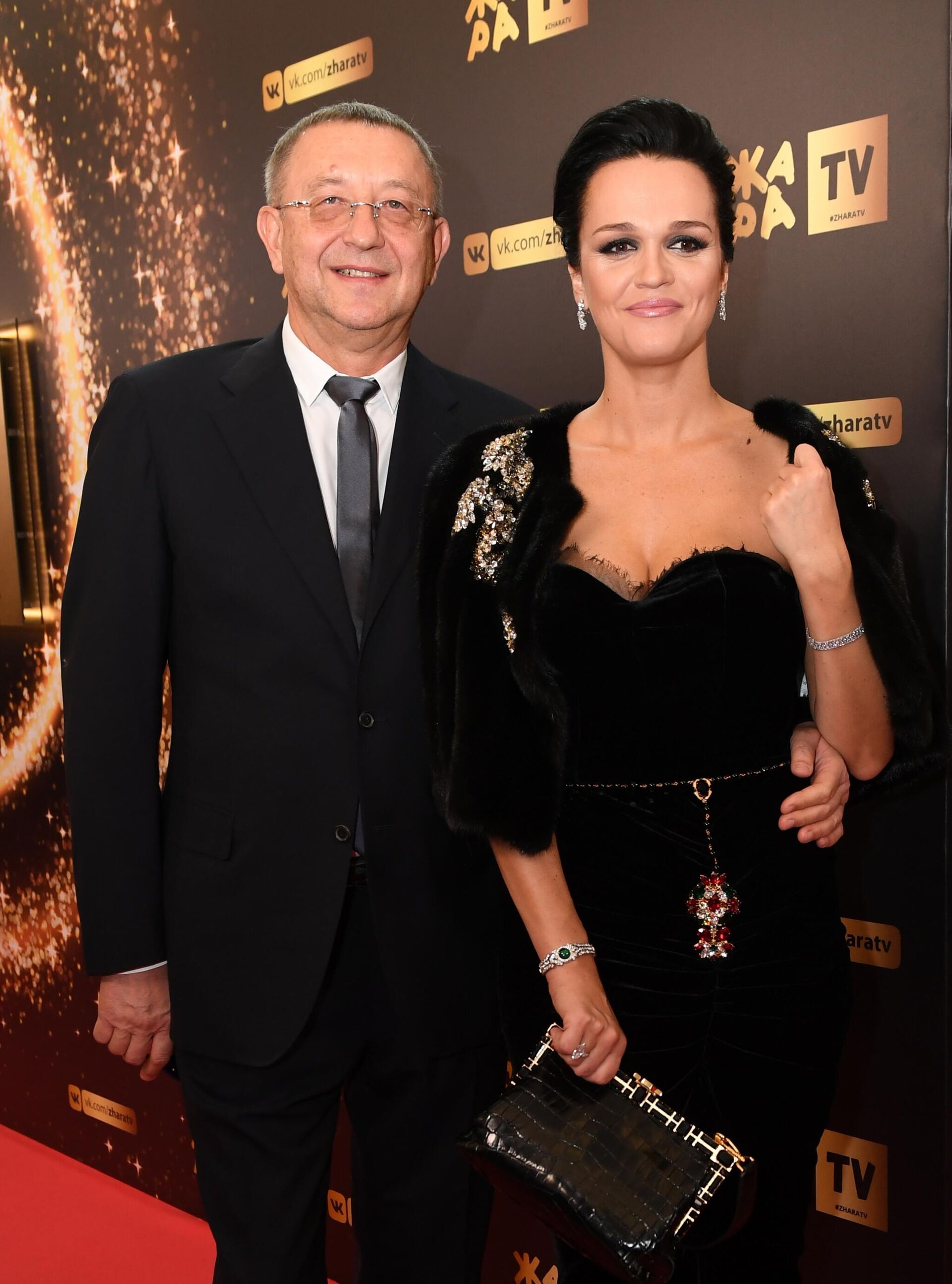 Певица Анастасия Сланевская (Слава) с супругом бизнесменом Анатолием Данилицким на церемонии награждения музыкальной премии Жара Music Awards в концертном зале Крокус Сити Холл. - РИА Новости, 1920, 25.08.2025