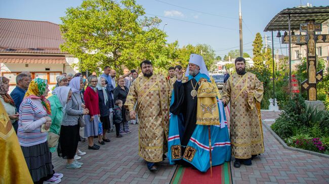 Высокопреосвященный Митрополит Кишиневский и всея Молдовы Владимир совершает Божественную литургию в храме святого великомученика Георгия в Кишиневе