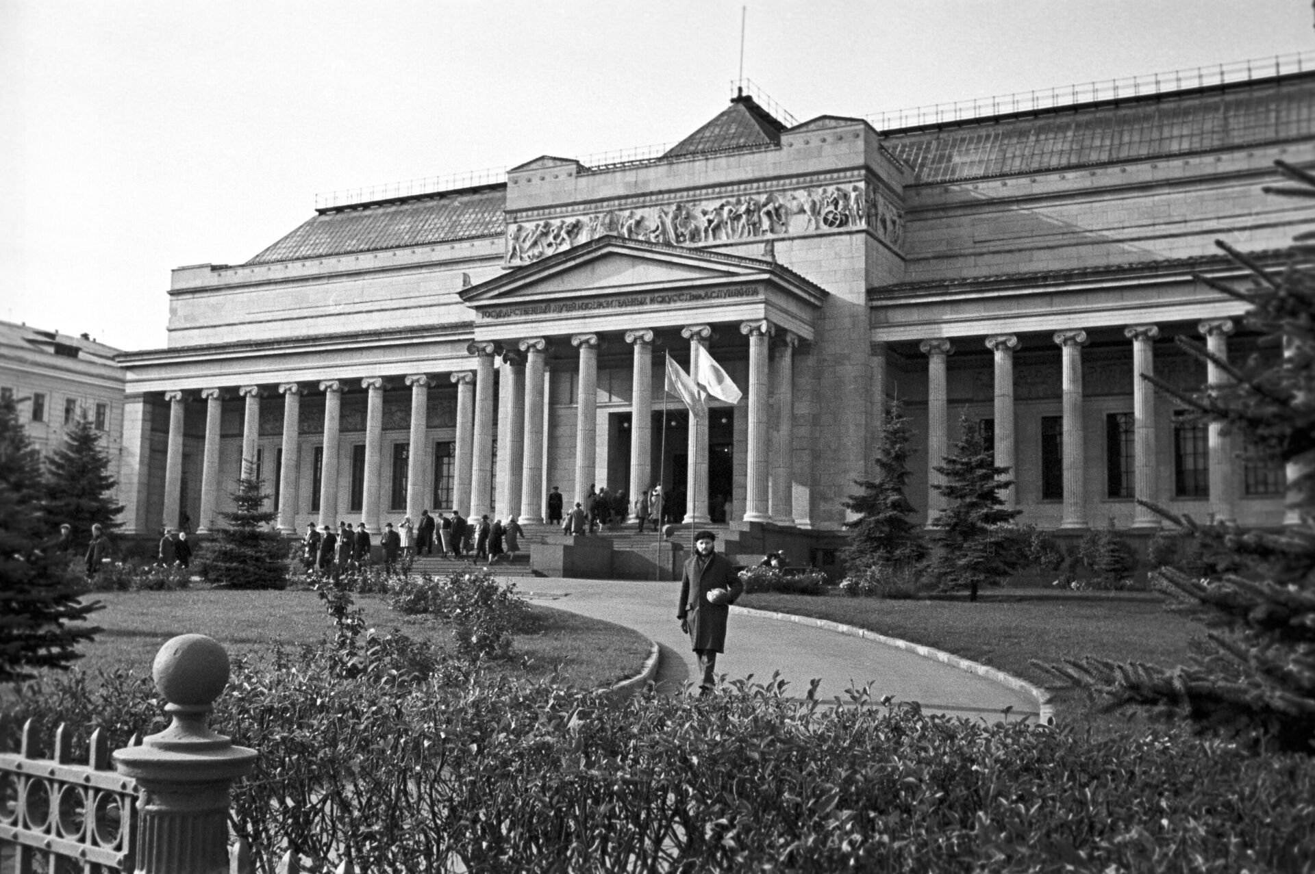 исторический музей черно белое