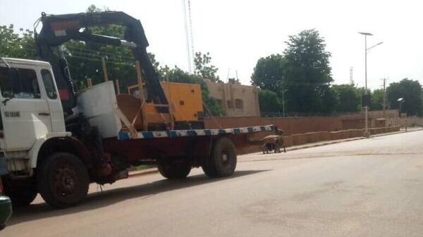 Полиция Нигера не дает установить электрогенератор в здании посольства Франции в Ниамее