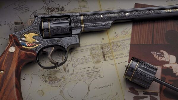 Револьвер Элвиса Пресли продан на аукционе на сайте организатора торгов компании Rock Island Auction Company
