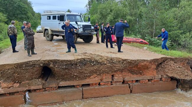 Операция по спасению женщины и ребенка в Приморье