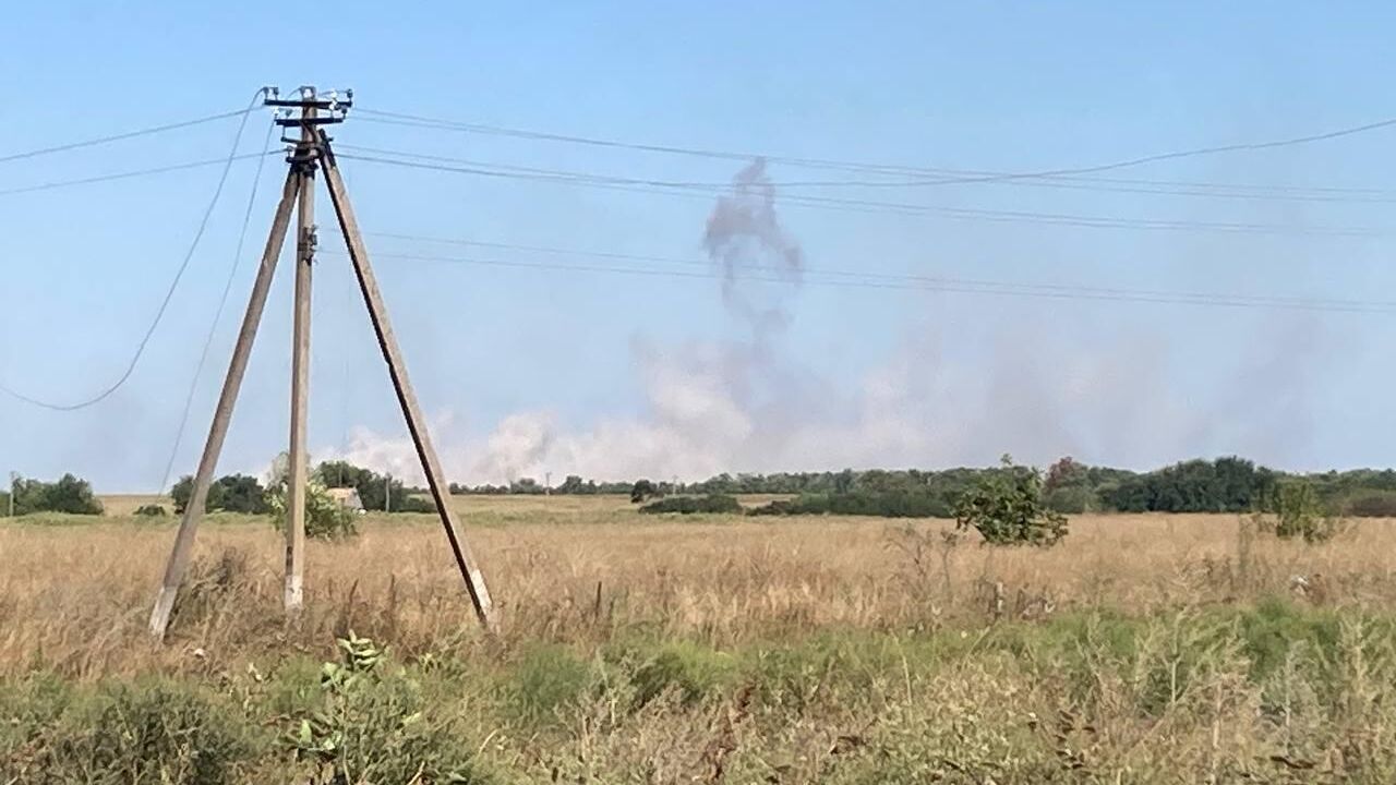 Дым от пожаров на линии боевого соприкосновения в селе Работино Запорожской области - РИА Новости, 1920, 20.09.2023