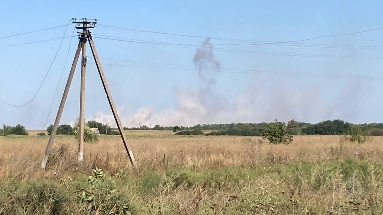 Дым от пожаров на линии боевого соприкосновения в селе Работино Запорожской области - РИА Новости, 1920, 20.09.2023