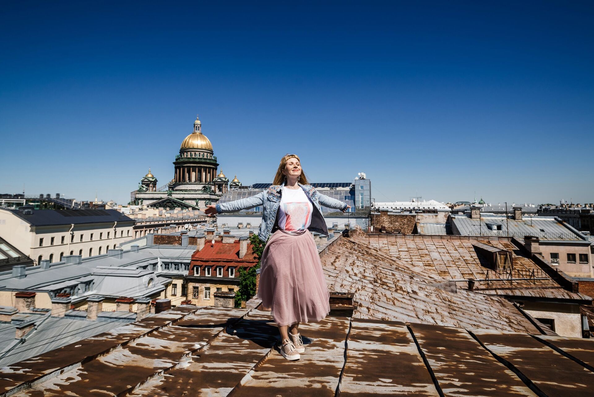 Экскурсия по крышам в Санкт-Петербурге  - РИА Новости, 1920, 31.08.2023