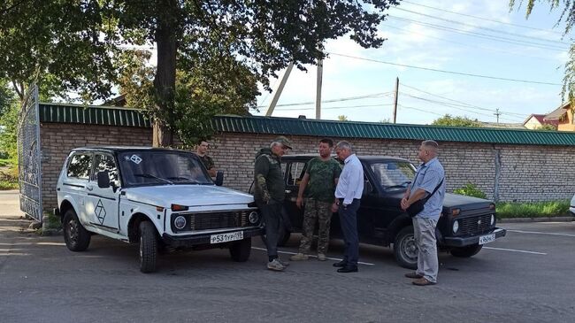 Две Нивы купили жители Новгородской области для бойцов СВО