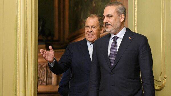 Сергей Лавров и министр иностранных дел Турции Хакан Фидан во время пресс-подхода по итогам встречи в Москве