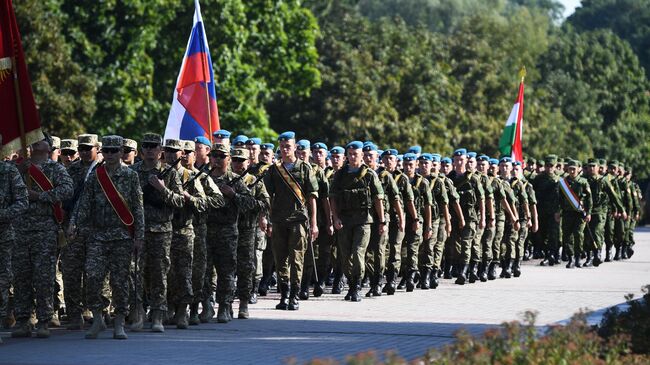 Военнослужащие на церемонии открытия оперативно-стратегического учения государств ОДКБ Боевое братство-2023 на территории мемориального комплекса Брестская крепость-герой. 1 сентября 2023