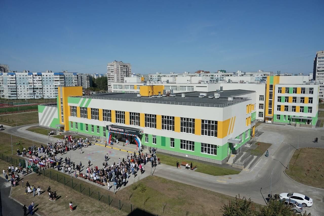 Самая большая школа в Самарской области Самая большая школа в Самарской области - РИА Новости, 1920, 01.09.2023