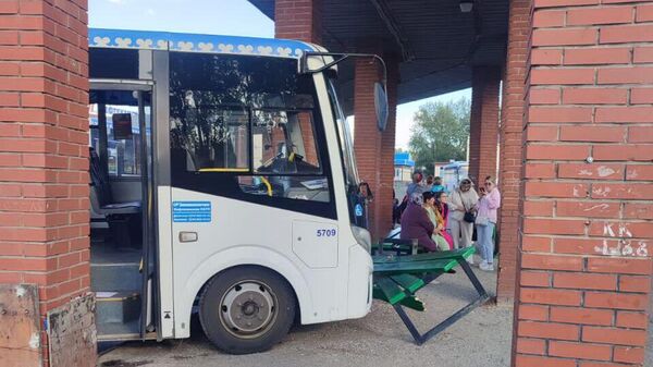Автобус въехал в остановку на автовокзале в Башкирии
