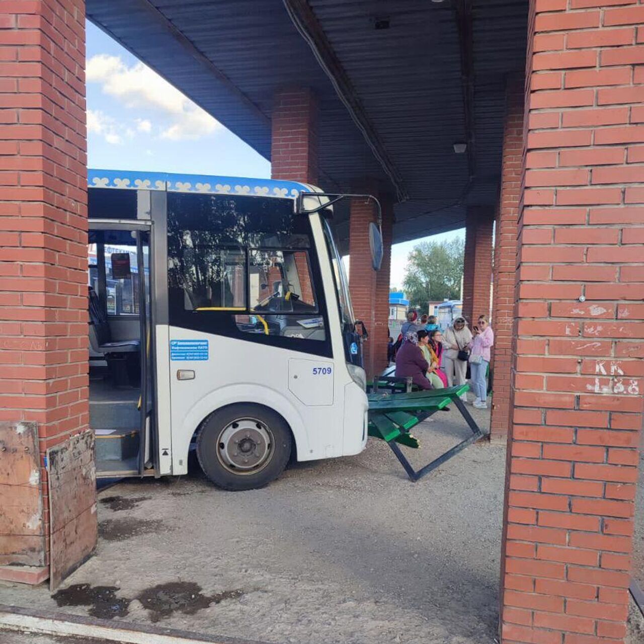 В Башкирии автобус въехал в остановку на автовокзале, четверо пострадали -  РИА Новости, 02.09.2023