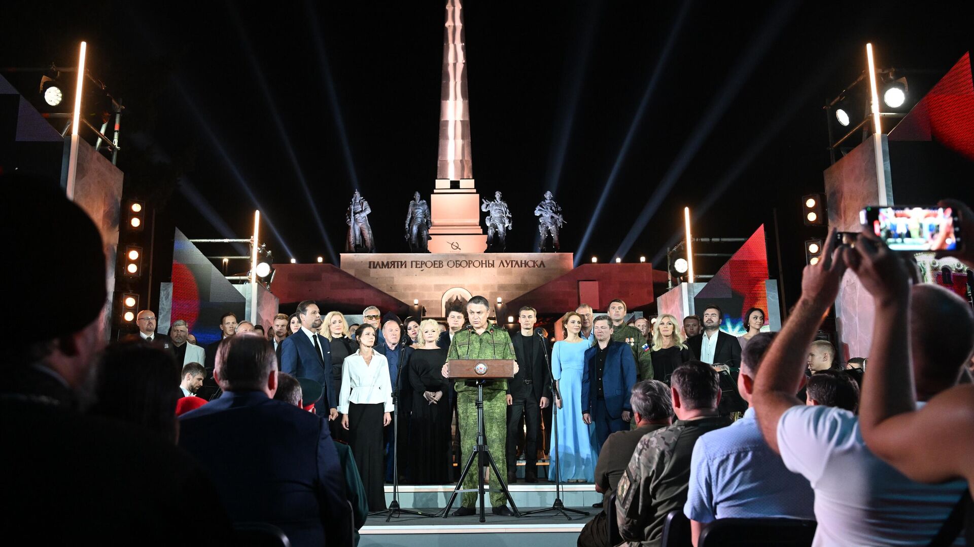 В Луганске открыли обновленный мемориальный комплекс 