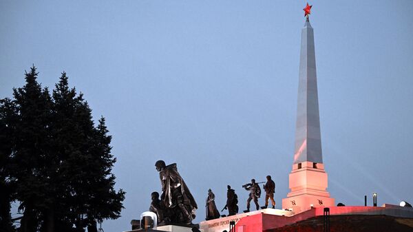 Артисты ансамбля поздравили ветерана из ЛНР с Днем защитника Отечества