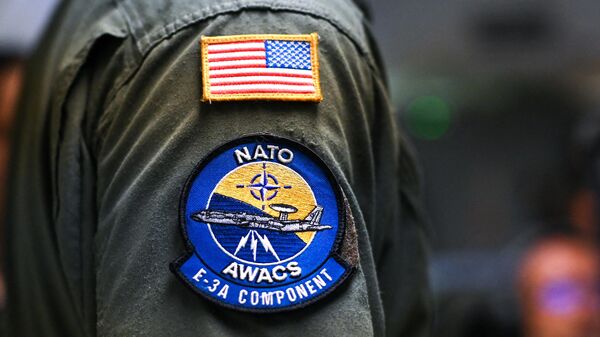  Оператор самолетной системы бортового предупреждения и управления НАТО