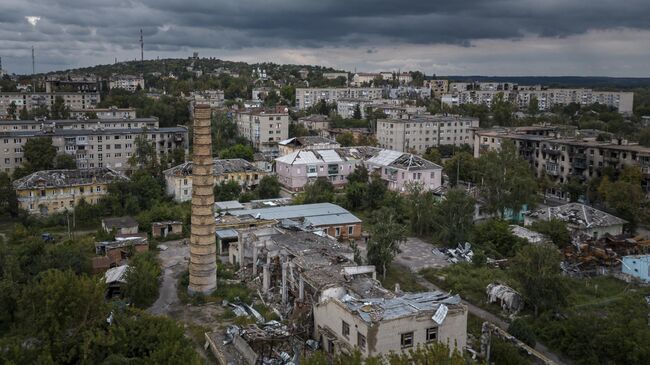 Разрушенные дома в городе Изюм, Харьковская область