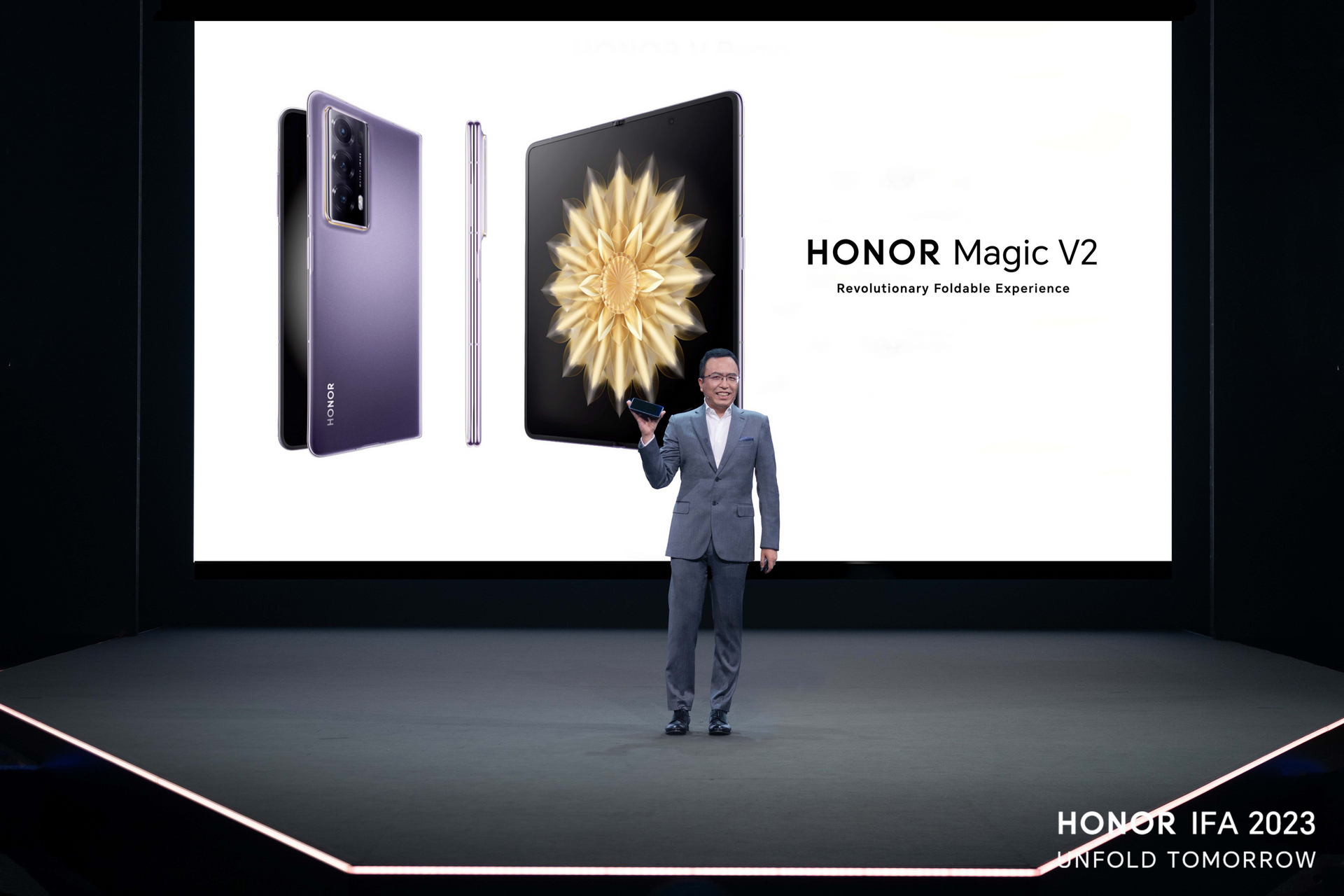 Компания HONOR показала складные смартфоны Magic V2 и V Purse - РИА  Новости, 06.09.2023