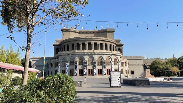 Оперный театр, улица Туманяна