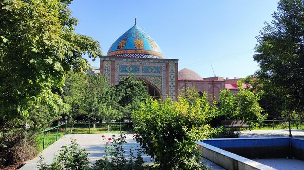 Голубая мечеть, проспект Маштоца