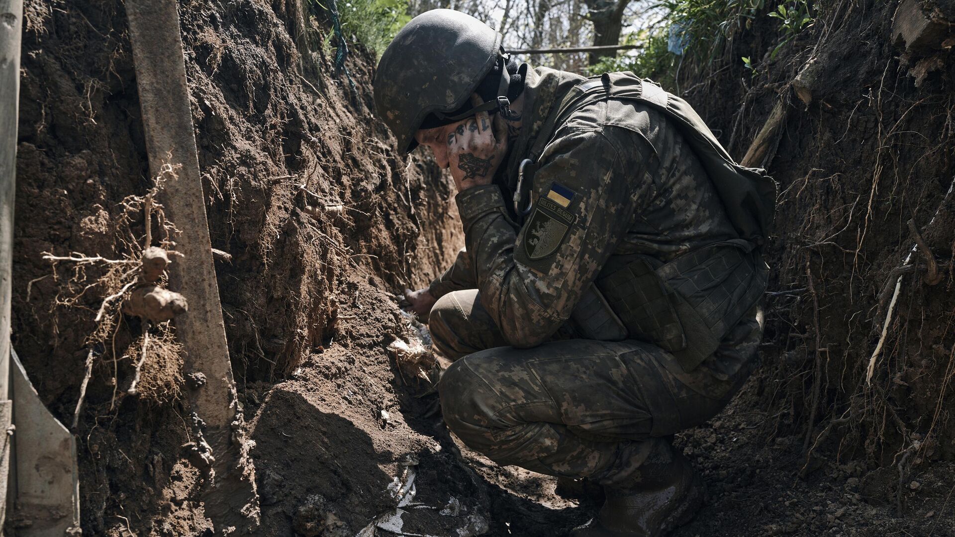 Украинский военнослужащий в окопе - РИА Новости, 1920, 23.05.2024