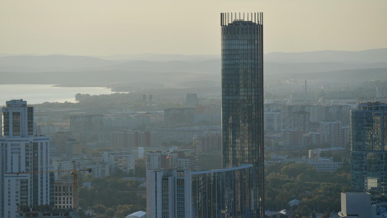 В Свердловской области тысячи людей остались без света из-за снегопада -  РИА Новости, 04.05.2024