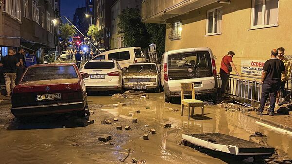 Последствия наводнения в Стамбуле, Турция