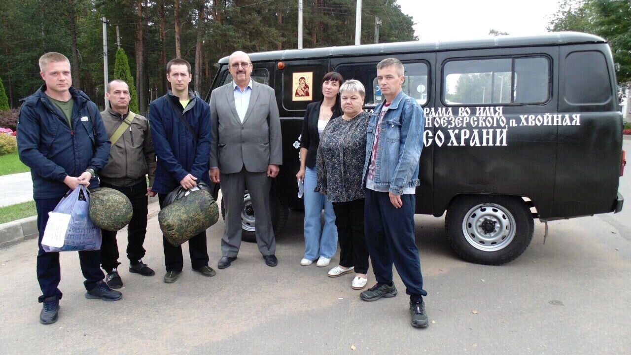 Новгородский депутат передал автомобиль УАЗ в зону СВО - РИА Новости, 1920, 06.09.2023