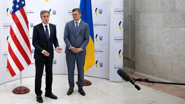 Глава украинского МИД Дмитрий Кулеба и госсекретарь США Энтони Блинкен во время встречи в Киеве