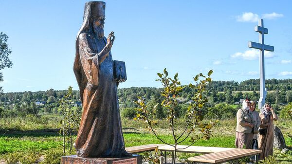Памятник святителю Николаю Японскому в Оленинском муниципальном округе Тверской области
