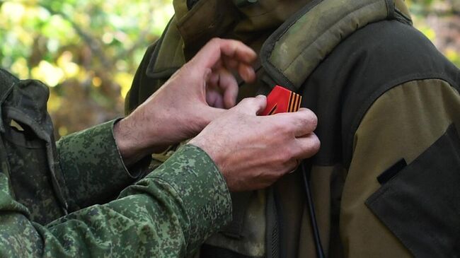 Награждение военнослужащего