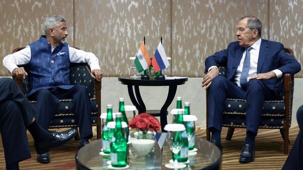Министр иностранных дел Индии Субраманьям Джайшанкар и министр иностранных дел РФ Сергей Лавров во время встречи в рамках 18-го Восточноазиатского саммита в Джакарте. 6 сентября 2023
