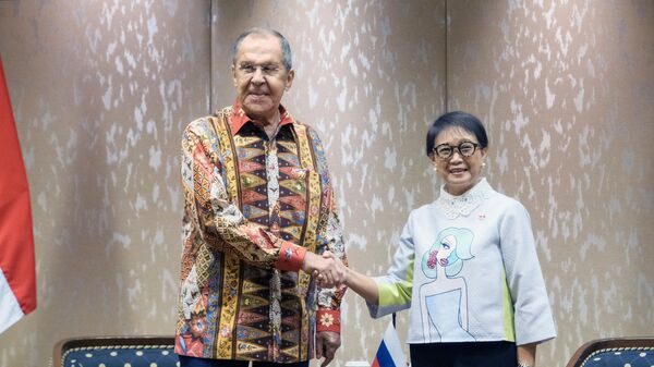 Министр иностранных дел РФ Сергей Лавров и глава МИД Индонезии Ретно Марсуди во время встречи в рамках 18-го Восточноазиатского саммита в Джакарте. 6 сентября 2023