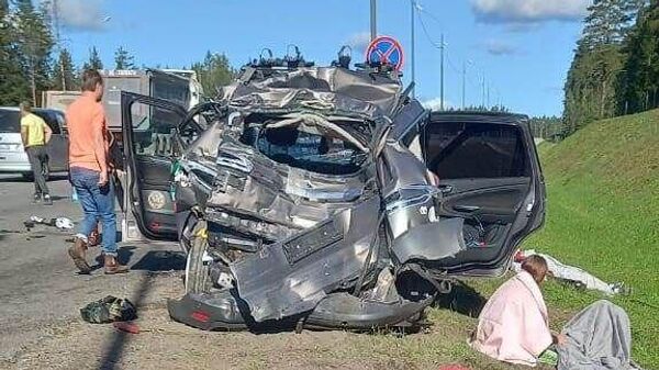 Машина после аварии в Ленобласти