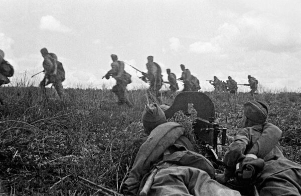Подразделения стрелкового корпуса Юго-Западного фронта во время наступления на южном направлении западнее Славянска