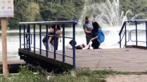Кадр видео избиения подростков с Украины в польском Гданьске