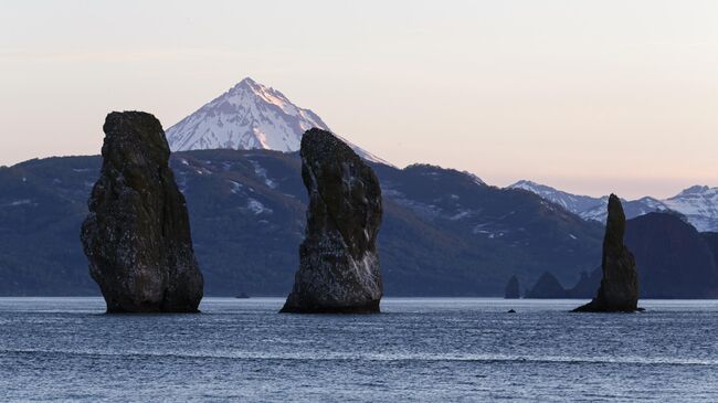 Скалы Три Брата в Авачинской бухте