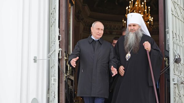 Президент РФ Владимир Путин и митрополит Нижегородский и Арзамасский Георгий