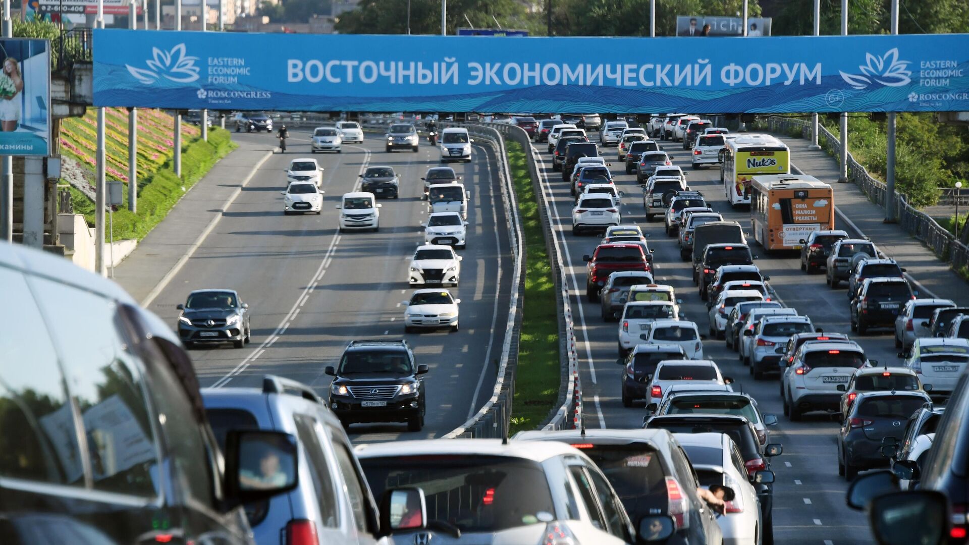 Баннер с символикой Восточного экономического форума во Владивостоке Баннер с символикой Восточного экономического форума во Владивостоке - РИА Новости, 1920, 10.09.2023